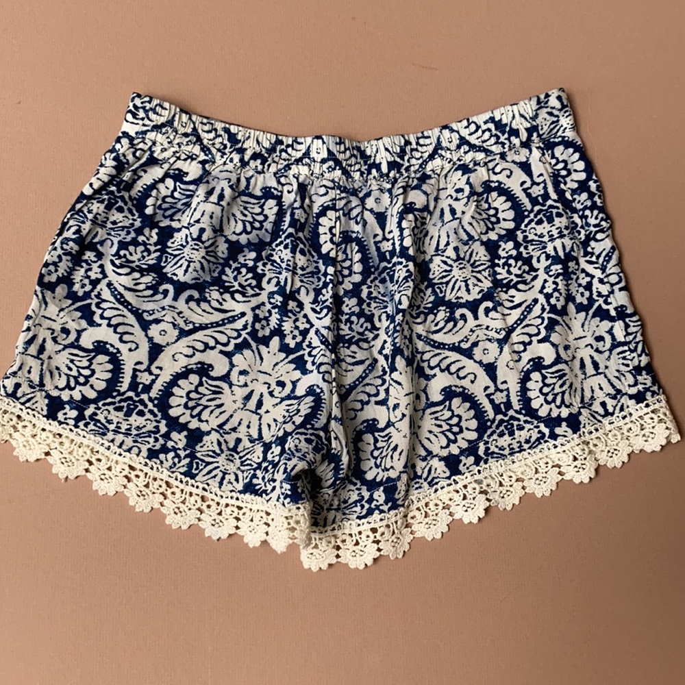 Banjul Damask Print Shorts View 5